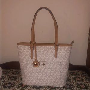 Michael Kors Jet Set Medium Tote